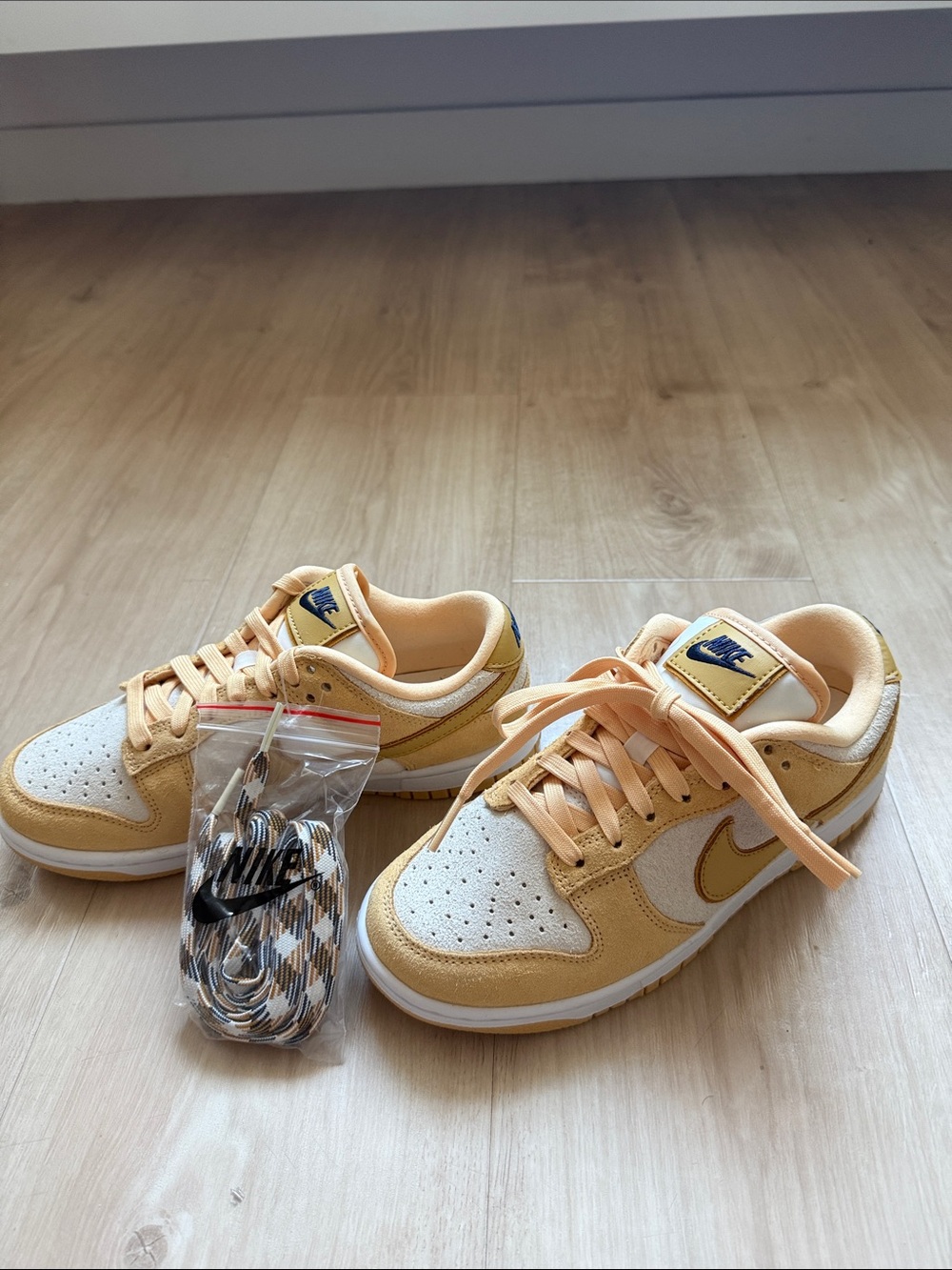 Nike yellow dunks with extra laces
